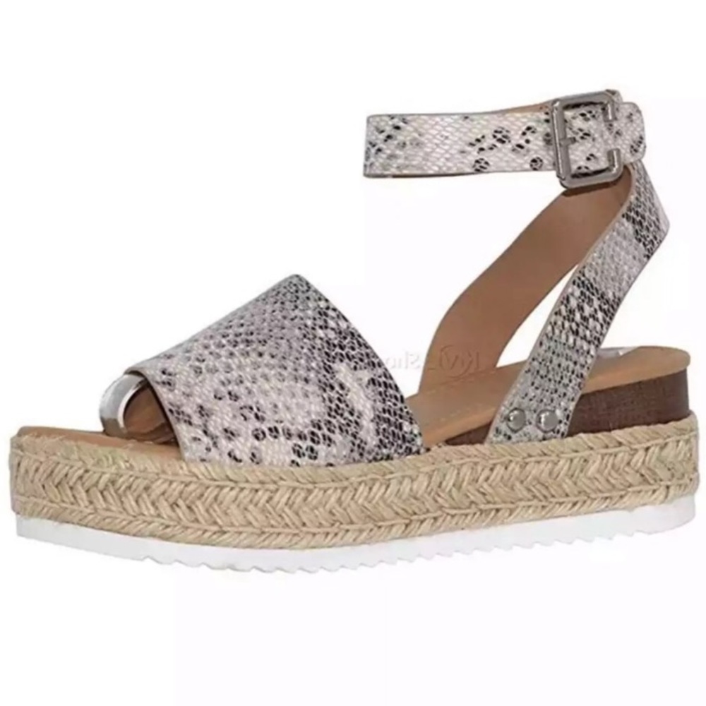 Snakeskin platform sandals🖤
